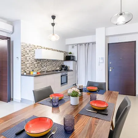 דירה Calipso Big With Sea View, Parking & Pool טאורמינה
