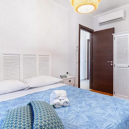 Calipso Big With Sea View, Parking & Pool Apartment
