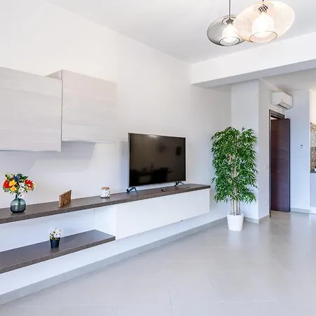 Calipso Big With Sea View, Parking & Pool דירה טאורמינה